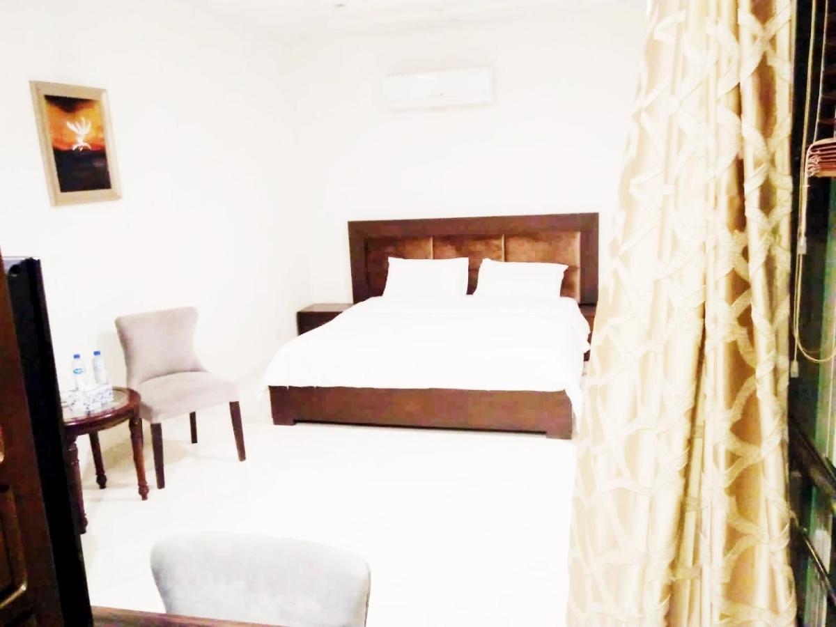 Jade Dragon Hotel Dha Lahore Exterior photo