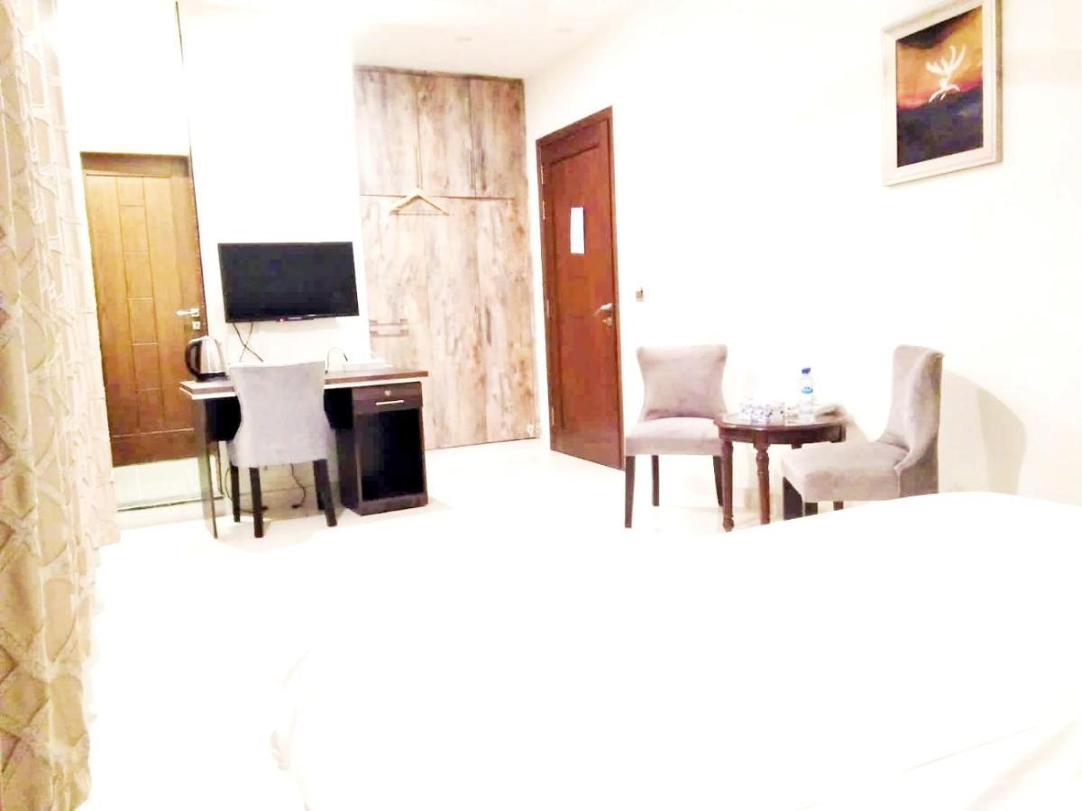 Jade Dragon Hotel Dha Lahore Exterior photo